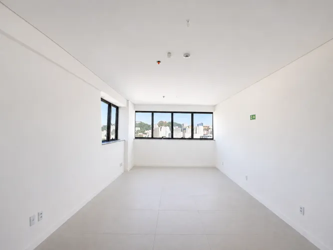 Locação - Sala comercial no Grand Tower com aproximadamente 56m² no Centro da cidade