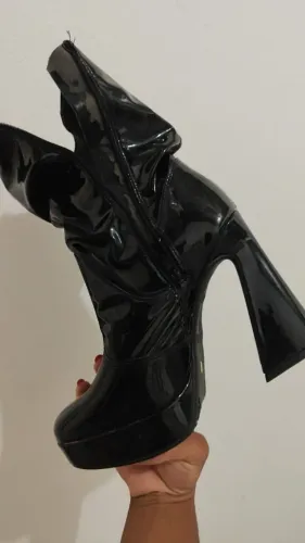 Bota preta nova tamanho 38