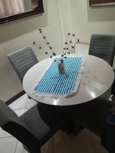 Mesa com 4 cadeiras