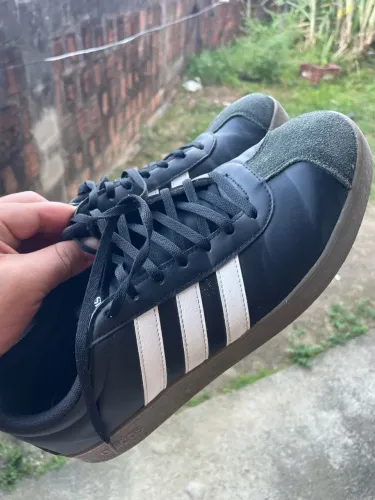 Tênis adidas (primo do adidas samba)
