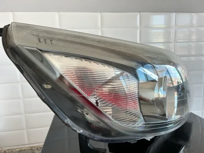 Farol lado direito original Montana 2013 ls 1.4