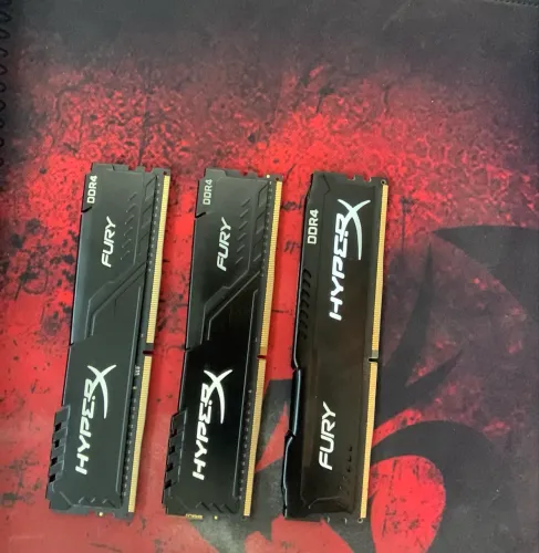 3 memórias ram da Hiperx DDR4 2666mhz de 8 gb(24gb no total)