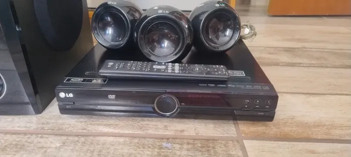 Home Theater DVD Receiver LG HT304