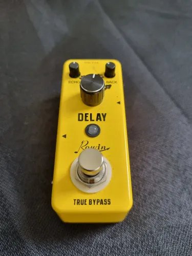 Pedal de Guitarra Delay Rowin
