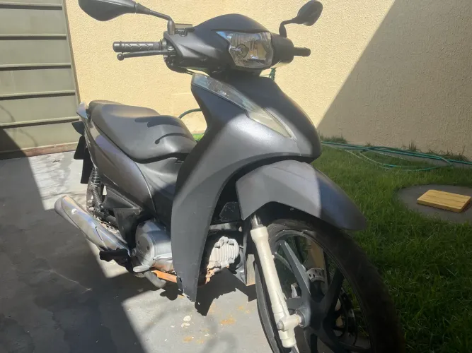Vende-se biz 2020 cinza 