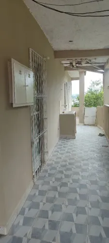 Alugo casa com dois quartos 