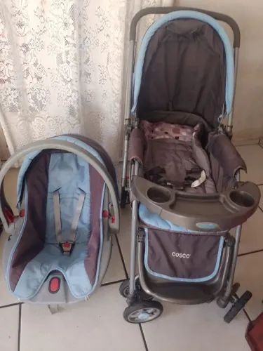 Vendo conjunto de carrinho e bebê conforto menino