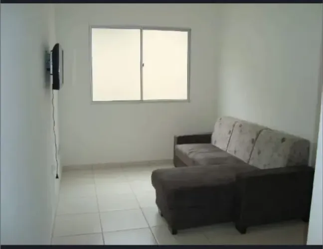 ALUGA-SE APARTAMENTO MOBILIADO DE FRENTE PARA A AVENIDA, NO CONDOMÍNIO VILA DA SERRA AO LA