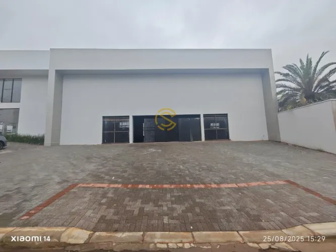 Barracão para Locação em Cascavel, Neva, 2 banheiros, 10 vagas