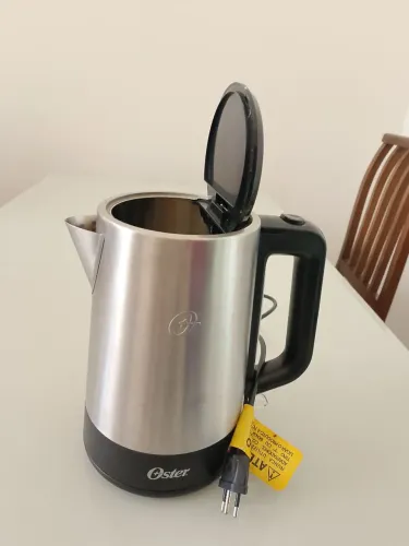 Chaleira elétrica Oster 2 litros, 220 V de inox 