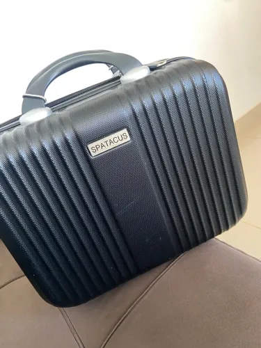 Vende-se essa mala pequena