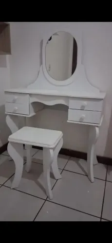Vendo um penteadeira Bistro semi nova