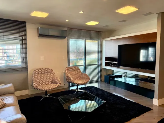 Apartamento mobiliado à venda no bairro Pio X, em Caxias do Sul.