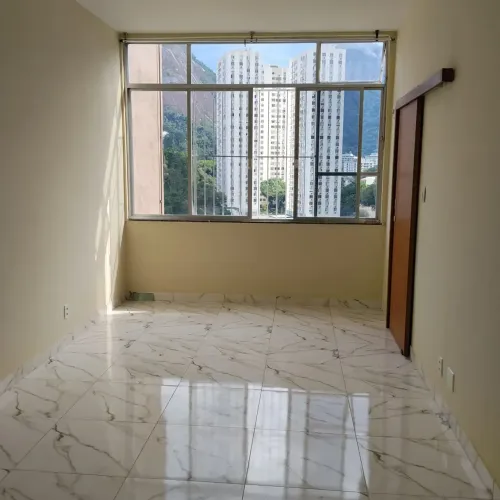 Imóvel para aluguel possui 24 metros quadrados em Laranjeiras - Rio de Janeiro - RJ