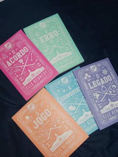 ? Livros Usados - Amores Improváveis | Elle Kennedy - Nunca lidos,ótimo Estado! ?