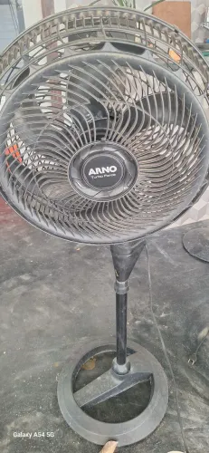 Ventilador arno de pé