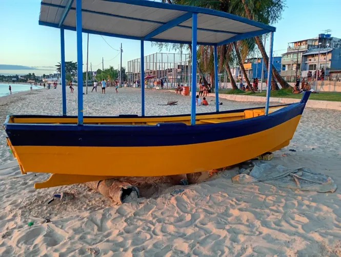 Barco novo em praia grande