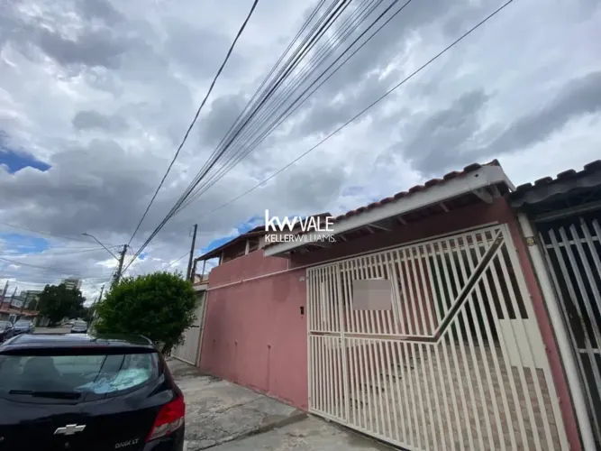 CASA NO BOSQUE DOS EUCALIPTOS 4 QUARTOS TODA REFORMADA.