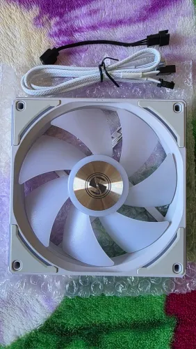 Duas fans lian li al v2 140mm