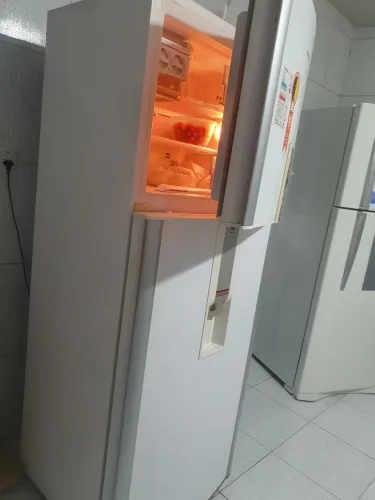 Geladeira Brastemp seminova frost free.