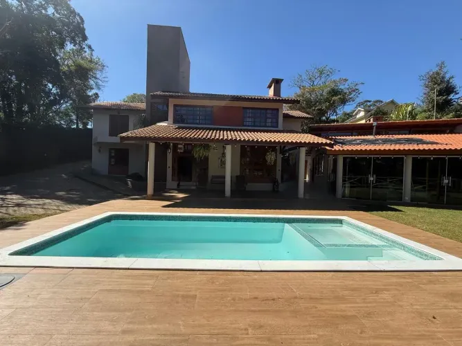 Venda Casa no Condomínio Imperial na Serra da Cantareira, com 04 dormitórios sendo 3 suíte