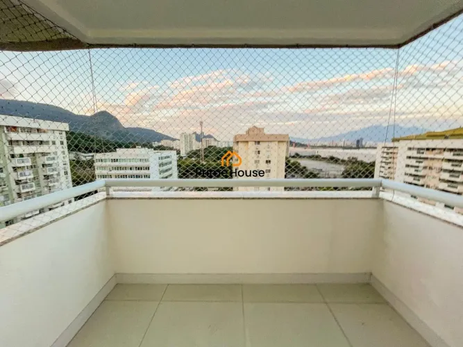 Apartamento com 2 dormitórios à venda, 65 m² por R$ 450.000,00 - Barra da Tijuca - Rio de 