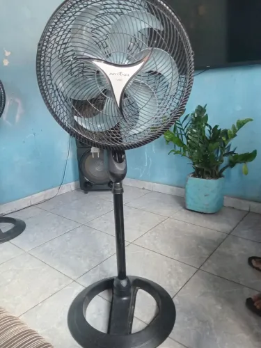 Ventilador Britânia coluna
