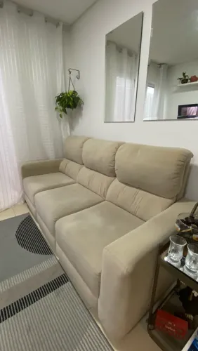 Sofá bege em bom estado