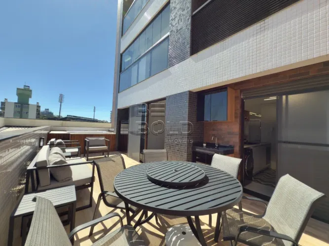 Apartamento com terraço privativo e jacuzzi