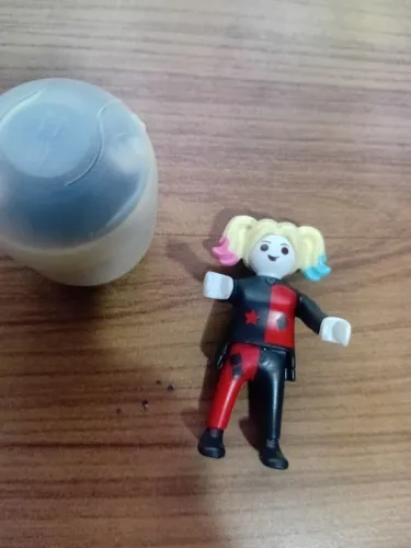 Arlequina coleção kinder ovo