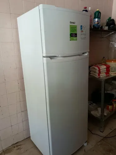 Vendo geladeira novíssima!