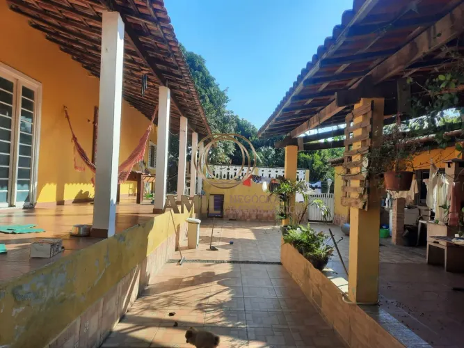 Encantadora Chácara à Venda em Caçapava - SP, 2 Casas, Salas, Banheiros, 2 Vagas, terreno