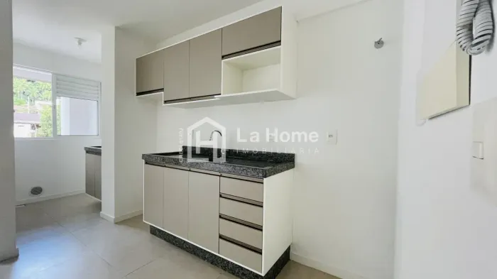 Apartamento de 3 quartos semi mobiliada disponível pra venda em Blumenau! Ótima oportunida