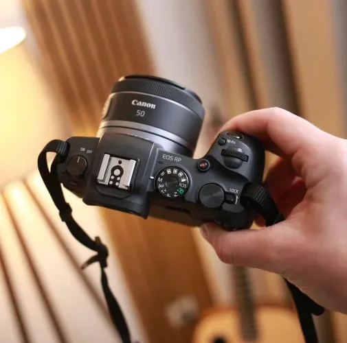 Cânon R10 com lente 50mm