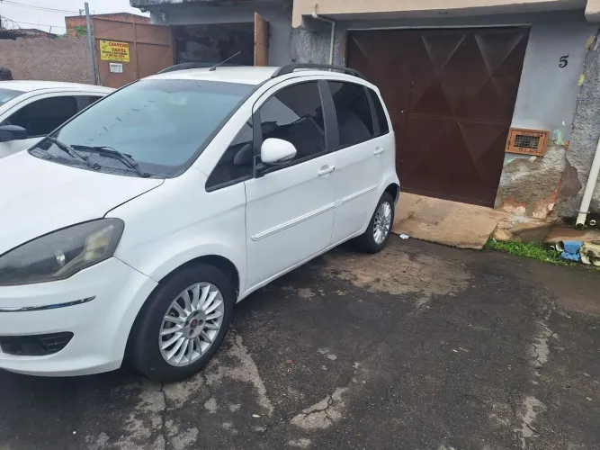 Fiat Idea Sporting 1.8 Flex 16V 5P 2012