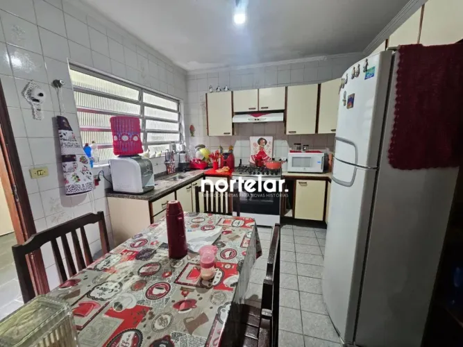 DUAS CASAS NO QUINTAL