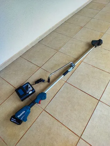 Vendo aparador de grama a bateria Makita