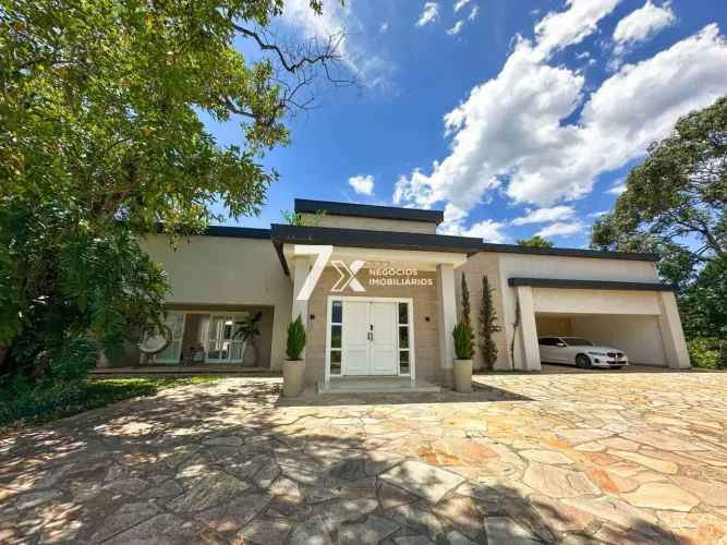 Casa com 3 suítes, piscina, lareira, cinema, para locação, em Jardim Martinelli, Penedo-RJ