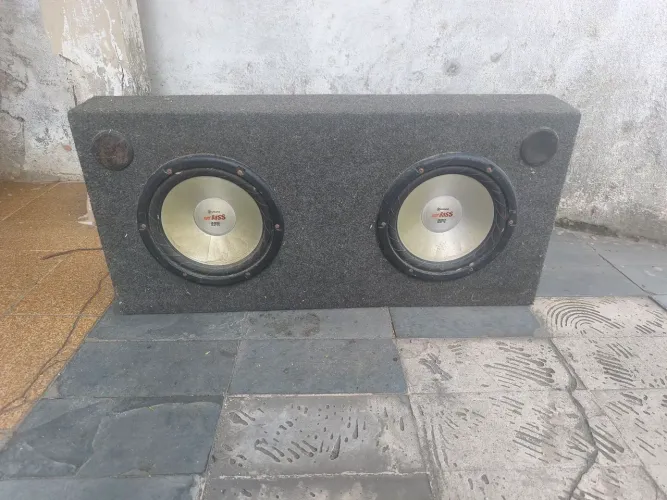 Caixa de som fechada 2 alto falantes Bravox + 2 quadrixiais 100 RMS cada