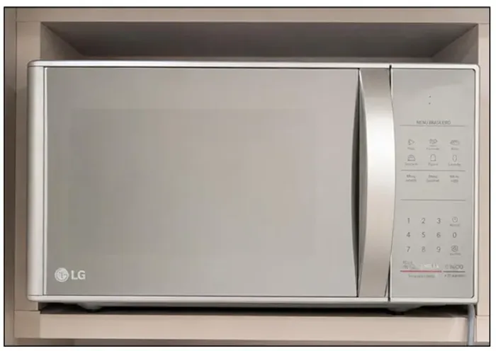MICRO-ONDAS LG 30L COM GRILL - R$ 500