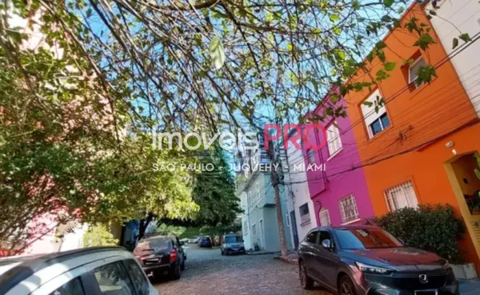 Casa em Vila muito chamosa próximo ao Metrô Vila Mariana !