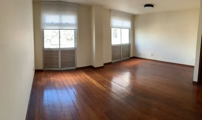 Apartamento para aluguel tem 120 metros quadrados com 3 quartos