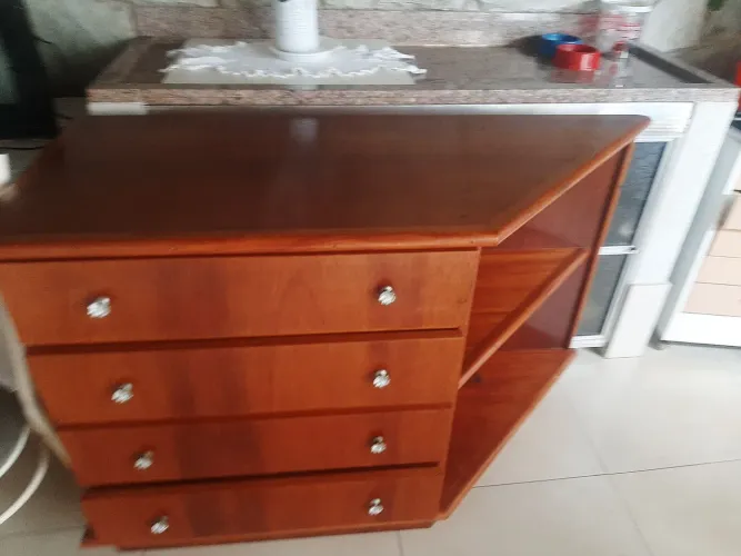 Cômoda, gaveteiro, guarda roupa de madeira