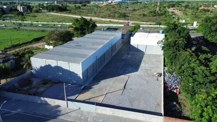 Alugo galpões novos com pátio para manobra