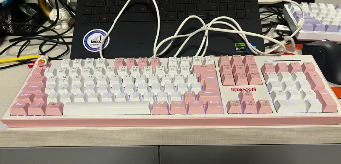 Teclado Gamer Redragon Hades Lollipop 100% Rosa e Branco
