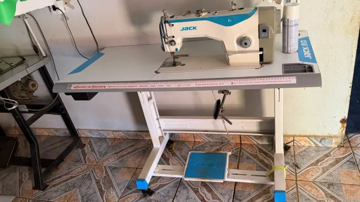 Máquina de costura reta industrial