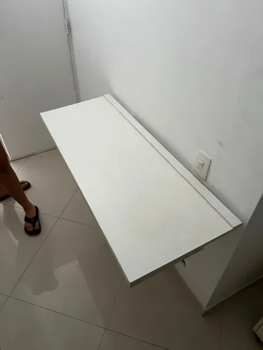 Mesa Retrátil de Parede Branca 1,15m - Compacta e Funcional