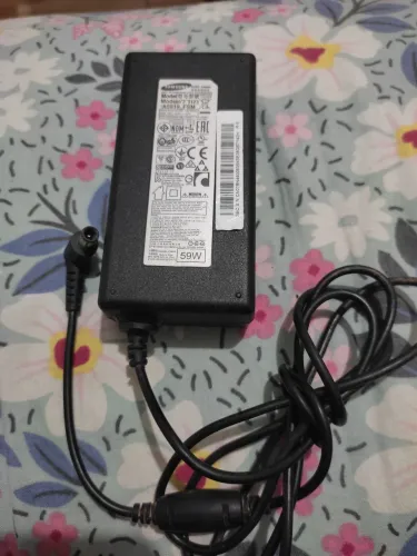 Fonte original Samsung modelo A5919_FSM. Funcionando 100%. Saída 19V / 3.1A.