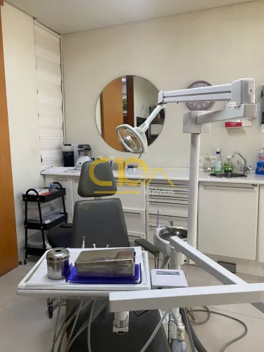 Sala comercial na Savassi, com consultório dentário montado.
