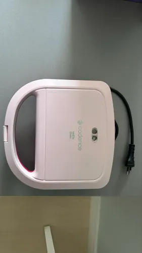 Máquina de Waffle Cadence Duet Rosa Antiaderente na Caixa